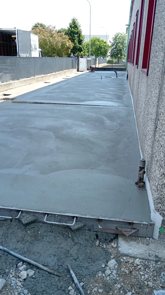 Sottofondo in calcestruzzo lisciato per rampa esterna
